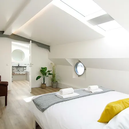 Casa de hóspedes Eco Houseboat 4*