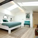Eco Houseboat Pensionat 4*