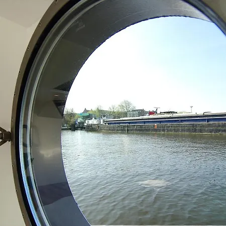 Maison d'hôtes Eco Houseboat 4*