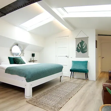 Eco Houseboat Maison d'hôtes 4*