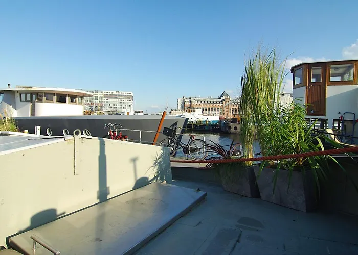 Гостевой дом Eco Houseboat 4*