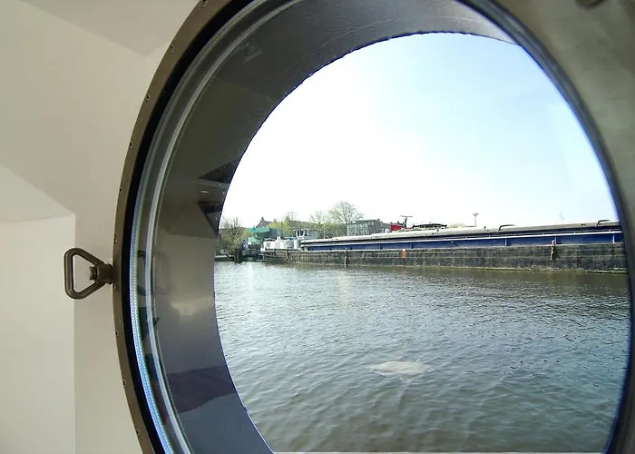 Гостевой дом Eco Houseboat 4*