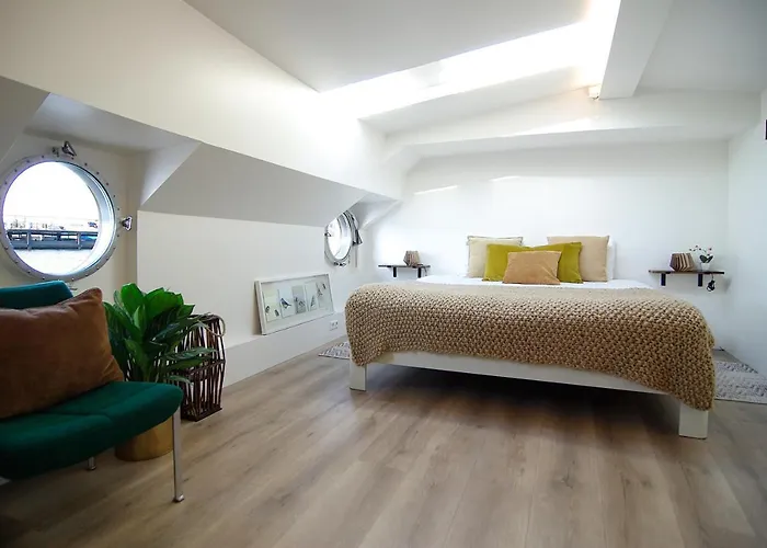 Eco Houseboat 4* Амстердам