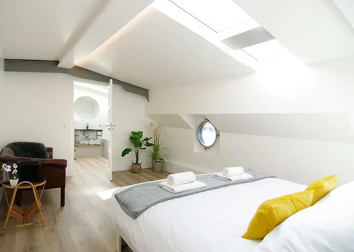 Gasthuis Eco Houseboat 4*