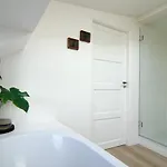 Eco Houseboat 4* أمستردام