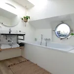 بيت ضيافة Eco Houseboat أمستردام