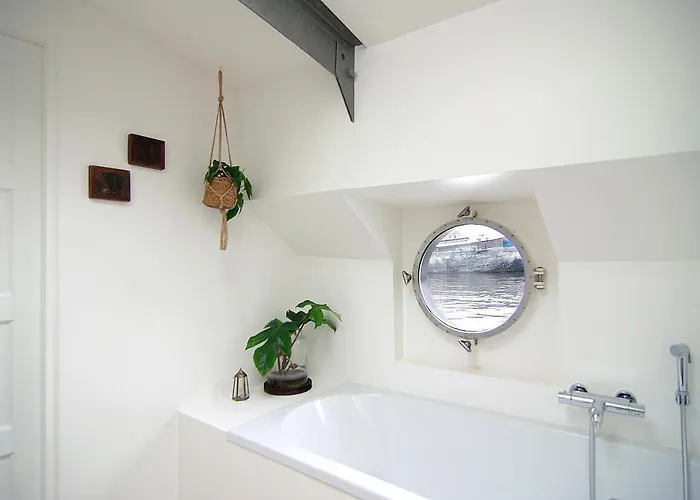Eco Houseboat Gasthuis Amsterdam